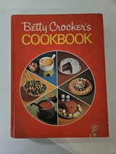 Betty Crocker's Cookbook 5 Ring Binder Red Pie Cover 9800 Cook Bake Candy Herbs