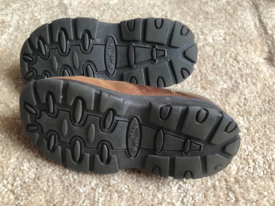 MUNCHKIN Toddler Boys Casual Shoes ~ Size 7.5 M Medium ~ Brown ~ Holidays School - Image 3 of 3