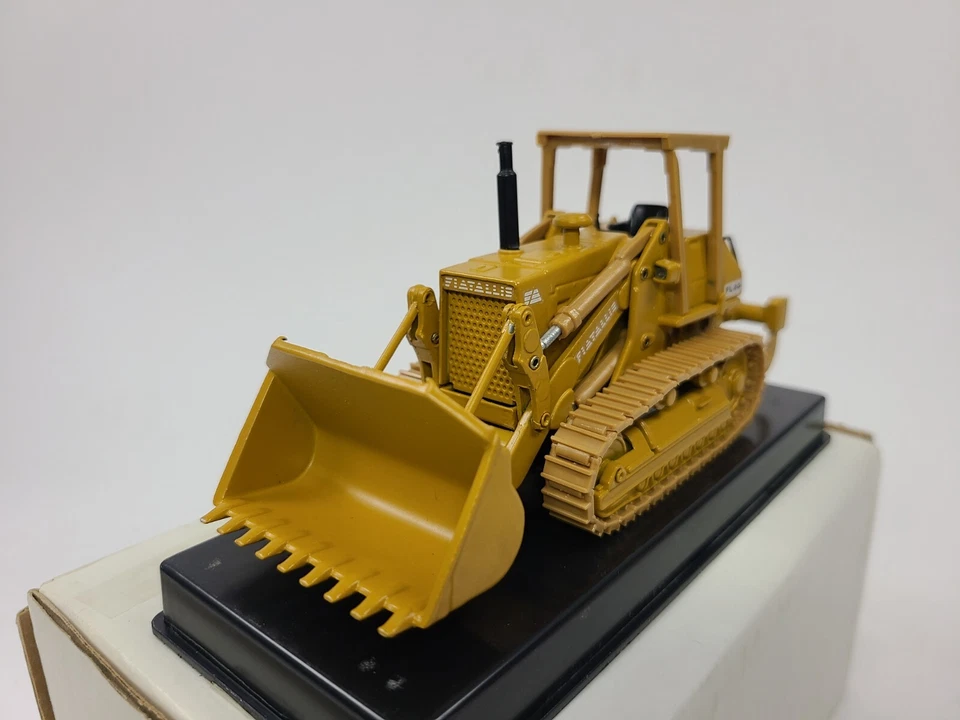 Fiat-Allis FL20 Track Loader with Ripper and ROPS - Old Cars 1:50 Scale #60600 - Image 3 of 4