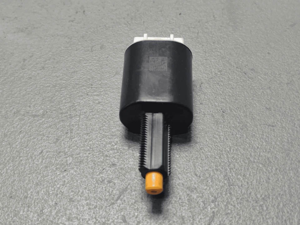 Interruptor sensor interruptor pedal freno Toyota Highlander 2017-2019 OEM Foto 2 de 4