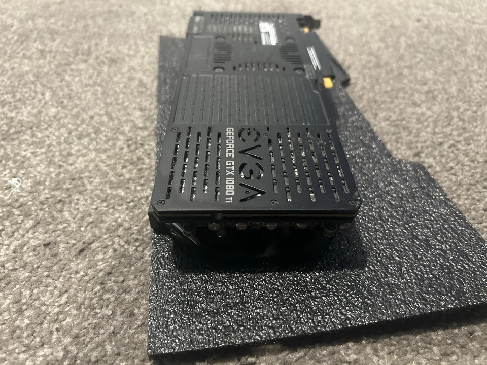 Tarjeta de gráficos EVGA GeForce GTX 1080 Ti SC 11 GB GDDR5X (11G-P4-6393-KR) Foto 2 de 4