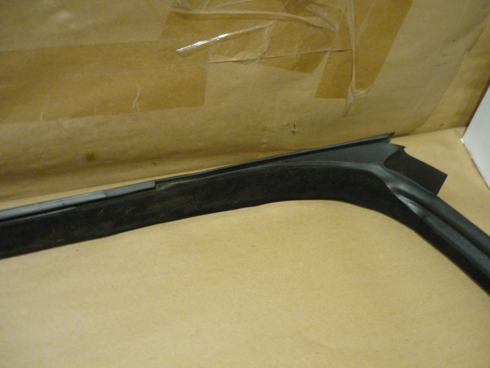 Ferrari 360,430 - RH Door Gasket - P/N 66396300