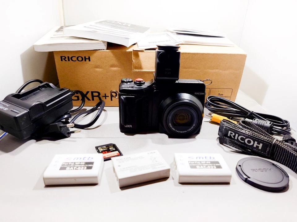 EU⭐ RICOH GXR + P10 KIT 28-300mm + 3 batteries + SD card + Manuals + Accessories - Image 4 of 4