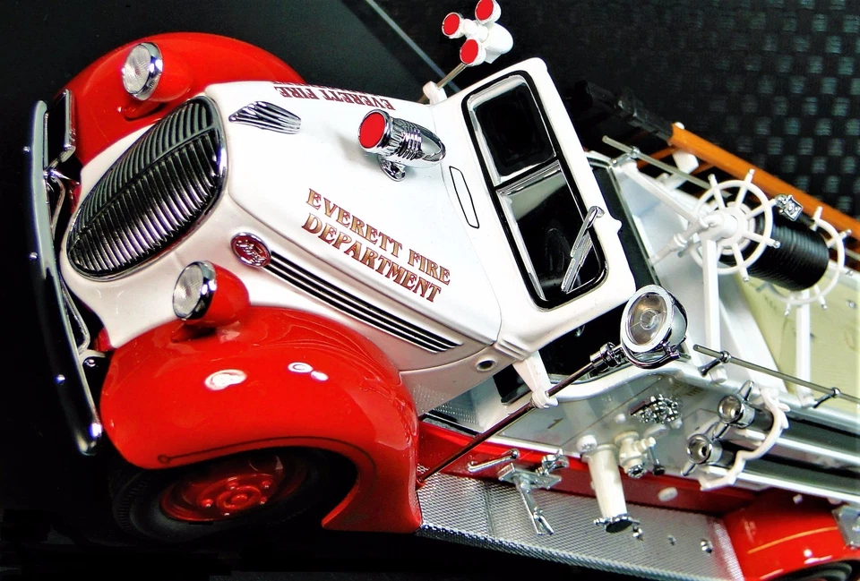 Vintage Classic Antique Red Fire Engine Truck Metal Dream Model Car Pickup Promo - Image 3 of 4