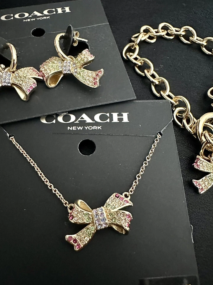 Juego de joyas con arco pavé de cristal dorado/multi COACH Foto 3 de 4