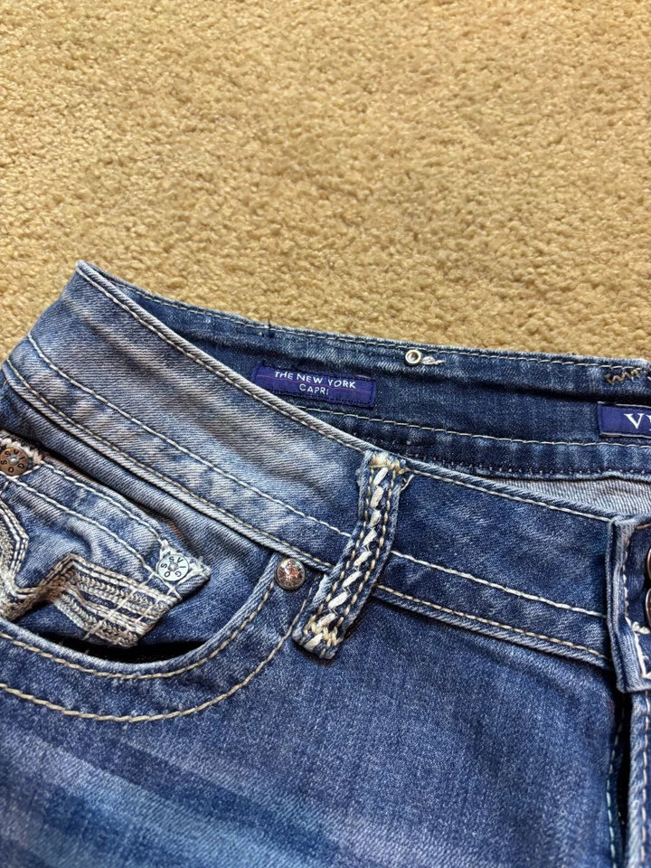 Women's Vigoss Stretch Denim Cropped The New York Capri Rhinestone Jeans 13x21 - Image 4 of 4