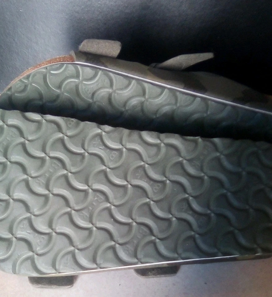 Sandalias Birkenstock camufladas para hombre talla 43 o 10 Foto 4 de 4