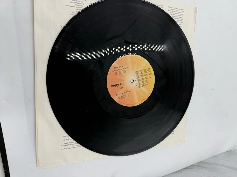 🌟Amy Grant - A Christmas Album LP Myrrh MSB-6768 1983 Pressing w/ Inner🌟 — 第 3/4 张图片