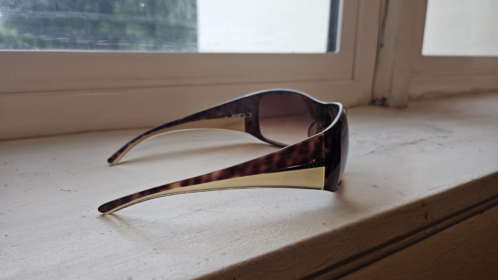 Prada tortoise-shell sunglasses 2000s - image 4