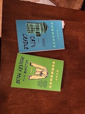 2 Novel by Kurt Vonnegut (1998 Paperback) CATS CRADEL @ WELCOME TO MONKEY HOUSE