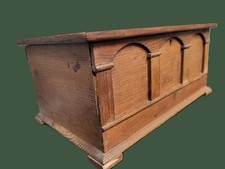 A Wooden Pine Box With Corinthian Style Column Decoration. Ref: xced.