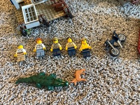 LEGO City 60069 Swamp Police Station 2015 Set With Minifigures & Instructions