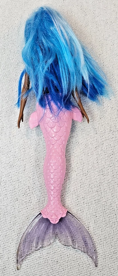 Barbie rara afro-americana cabelo azul sereia negra 2021 da Mattel - Imagem 3 de 4