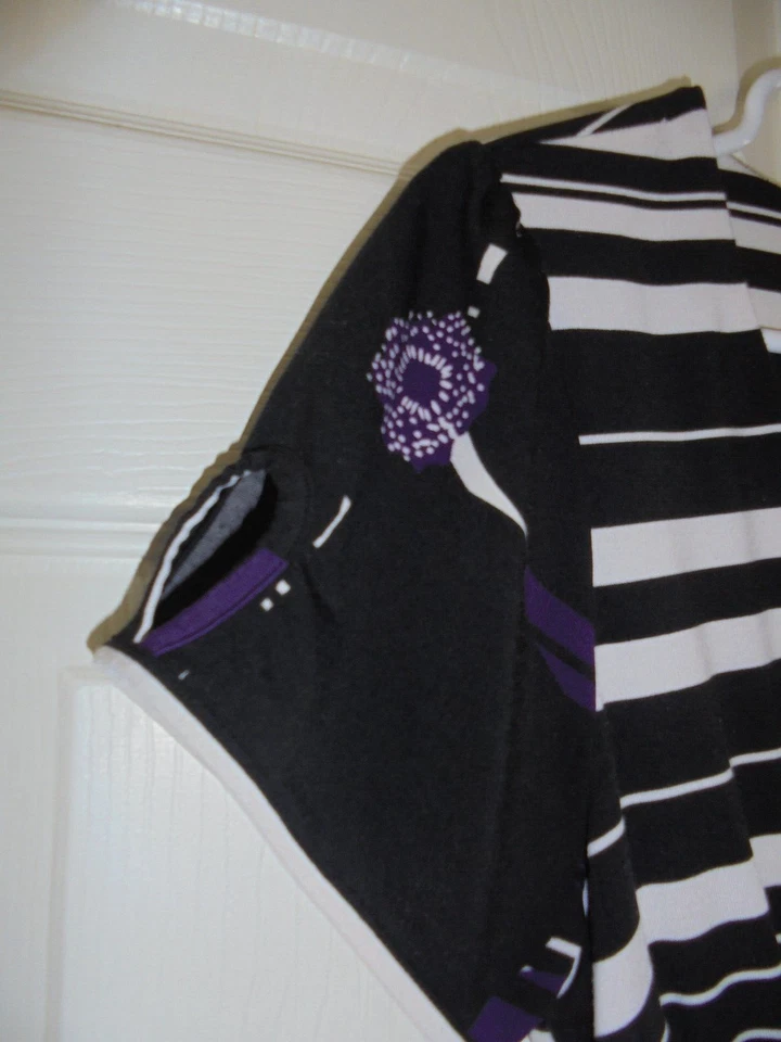 Vestido Saks Fifth Avenue Calce y Acampanado Marfil y Negro Rayas Con Púrpura Talla 6 Foto 2 de 4