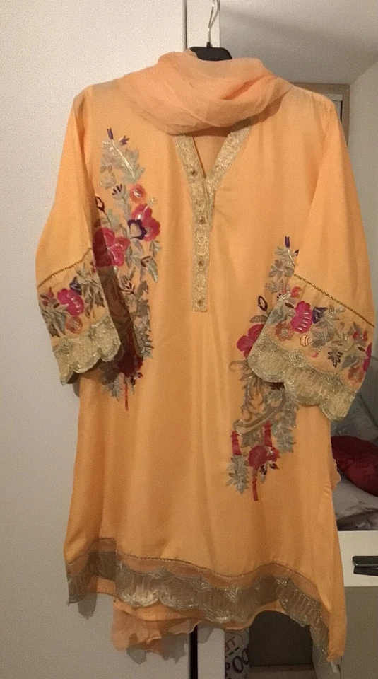 Maria B Gul Amad Asim Jofa Sobia Nazir San Safinaz Zeen Zara Charizma Rungrez - Image 1 of 1