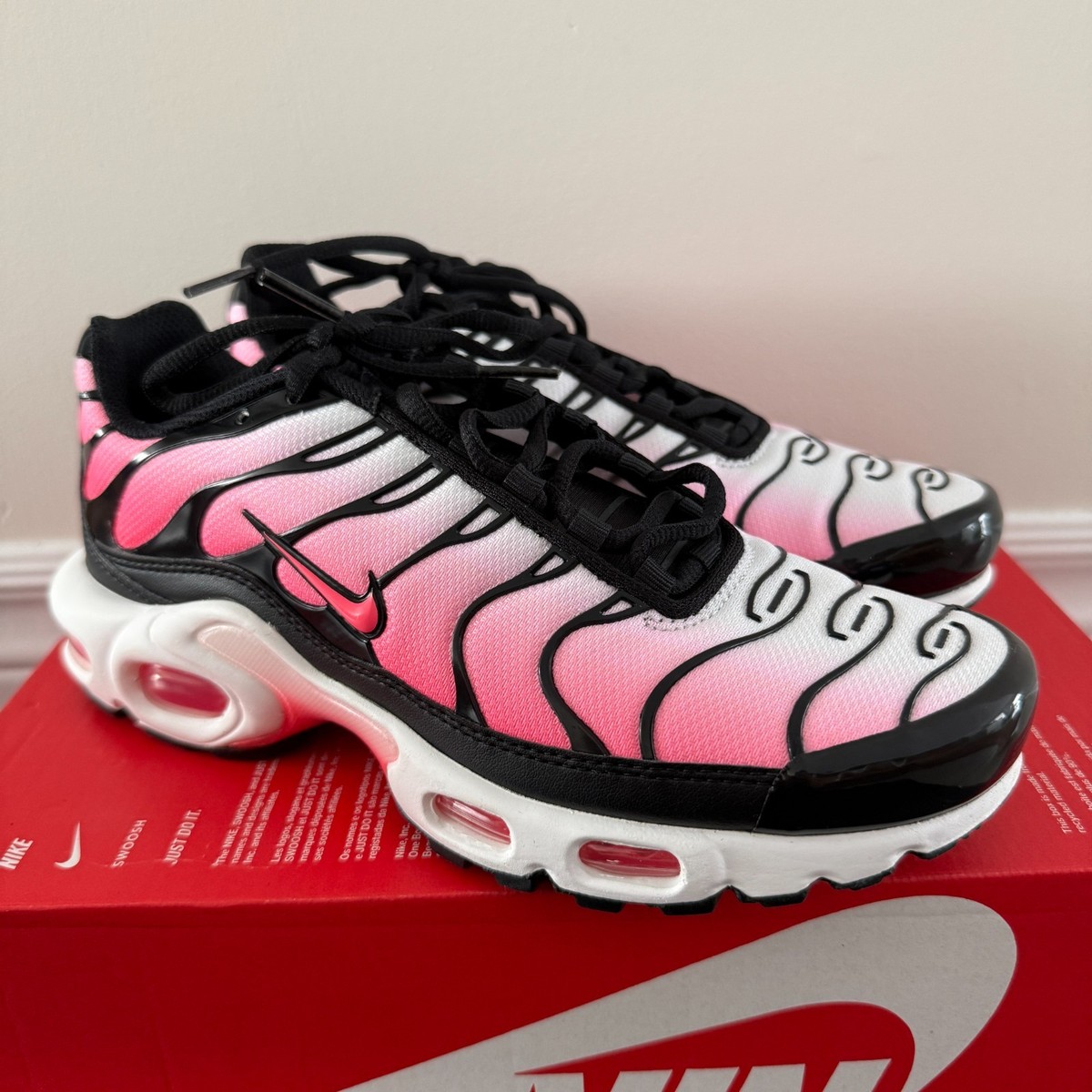 ★NIKE AIRMAX PLUS \"Black Hot Punch\" 24 Nike Air Max Plus Black Hot Punch (Women's) - DZ3670-002 - US