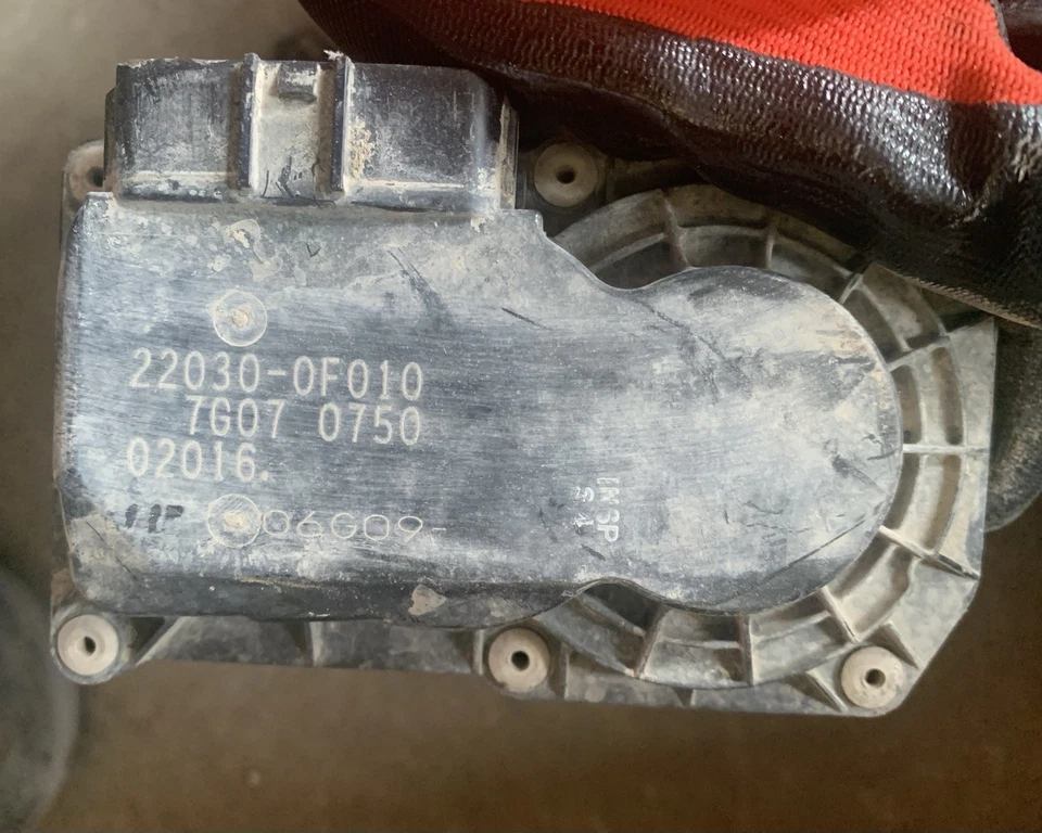 Carrocería del acelerador Toyota Tundra 2005-2009 para motor de 8 cilindros 2UZFE 22030-0F010 Foto 2 de 2