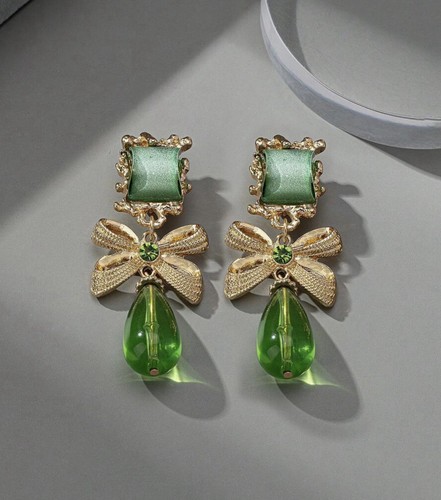 Museum Fliege Clip auf Ohrringe Vintage Blume Palast Gold Hof Tudor Kunst CZ grün