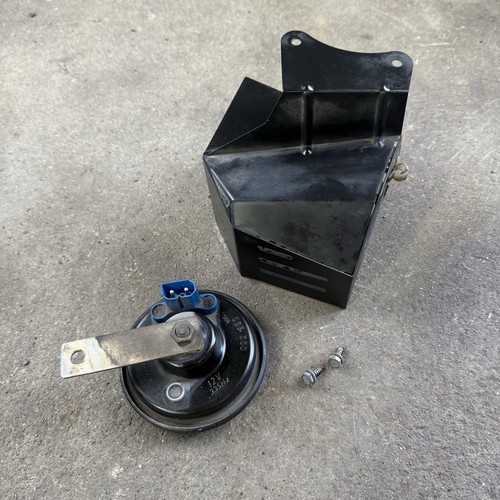OEM BMW E36 Keyless Entry Siren With Cage Cover HELLA Alarm Security 325 328
