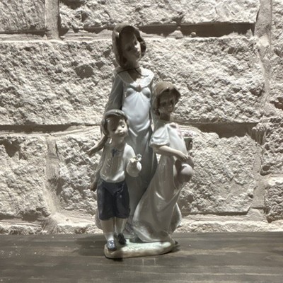 Lladró Porcelain Figurine Family 5758 Spain White Blue