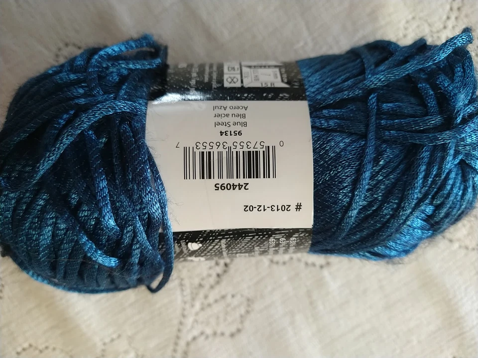Hilo Patons Metálico Azul Acero 252 Yardas 63% Nylon 28% Acrílico 9% Lana Foto 3 de 4