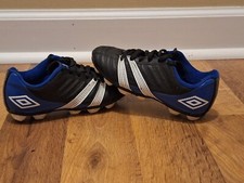 Botines de fútbol Umbro Corsica Engage talla 13K negro/azul/blanco YFW00333 envío rápido
