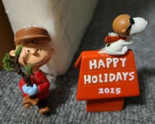 Lot Of 2 Charlie Brown And Snoopy On His House With Happy Holidays 2015