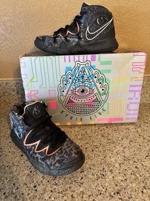 Size 2 (PS) - Nike Kyrie Hybrid S2 Mid What The