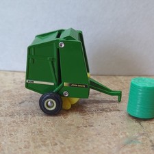 ERTL John Deere  535 Round Baler Green With Bale Of Hay 1/64