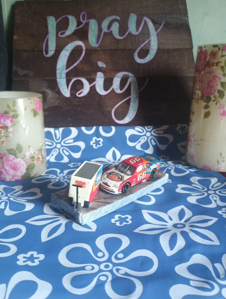 Hot Wheels Racing #66 Darrell Waltrip Big KMart Trading Paint Series 1:24 - Image 2 of 4