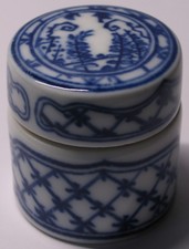 Deckeltopf – asiatisches Blumendesign blau/weiß – Pillendose, Schmuckdose mit Ma