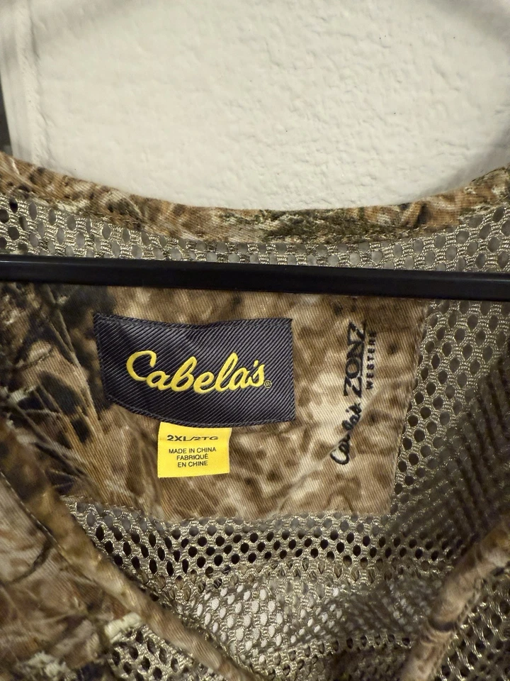 Cabelas Zonz Western Men’s Camoflage  Hunting Vest 2XL - Image 2 of 3