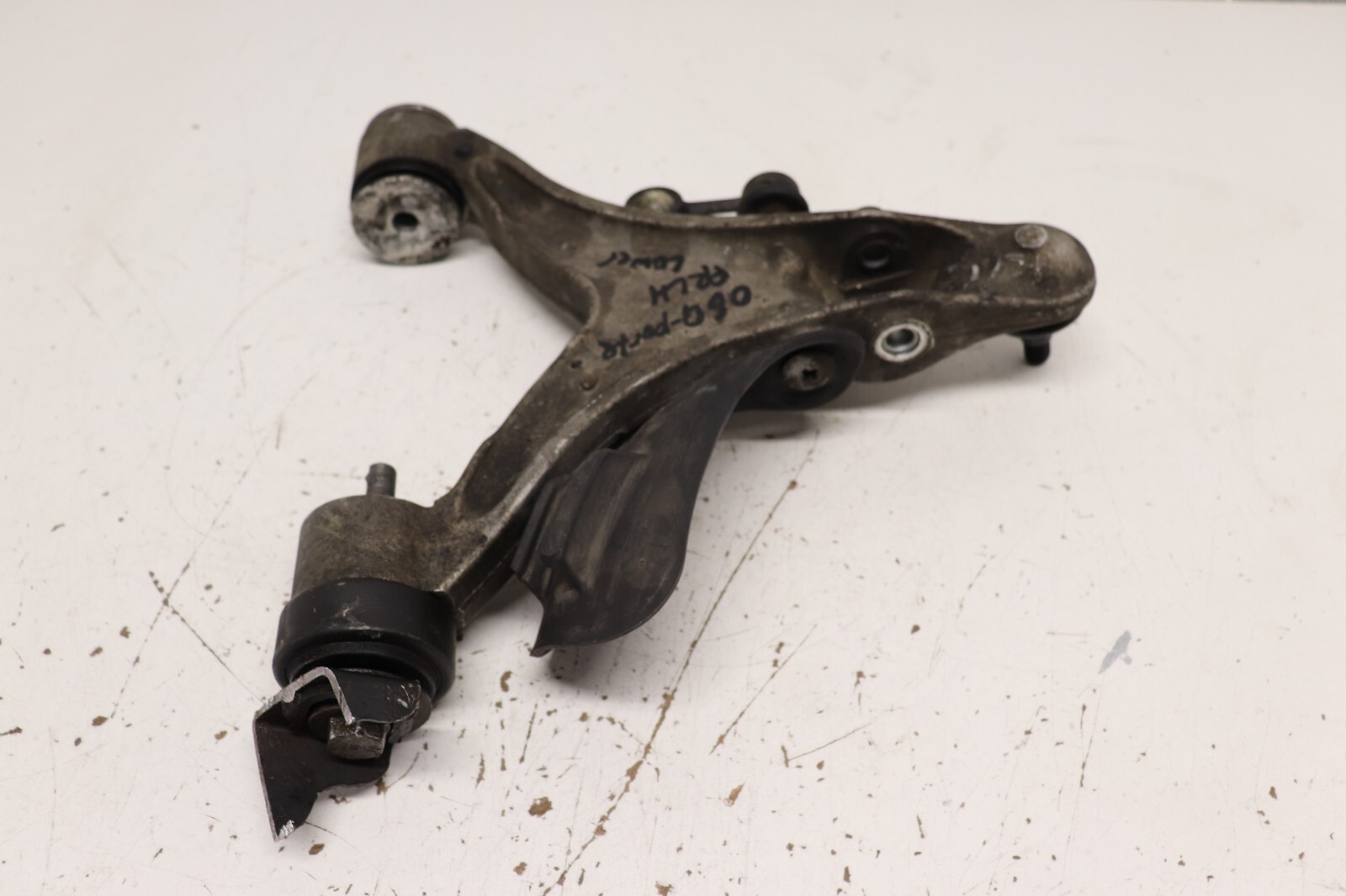 F20971 2004-2008 Maserati Quattroporte M139 Front Lower Control Arm Driver Side