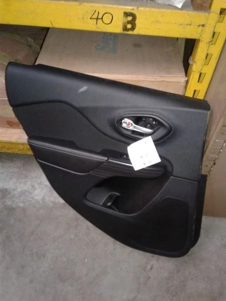2018 Jeep Cherokee Driver Side Rear Inner Door Trim Panel Foto 2 de 4
