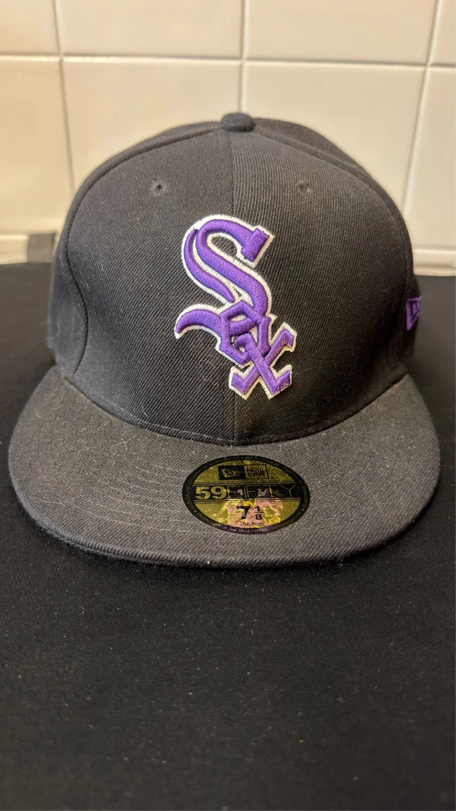 New Era 59FIFTY Chicago White Sox Fitted Hat Black Purple Size 7 5/8 MLB Cap
Opens in a new window o