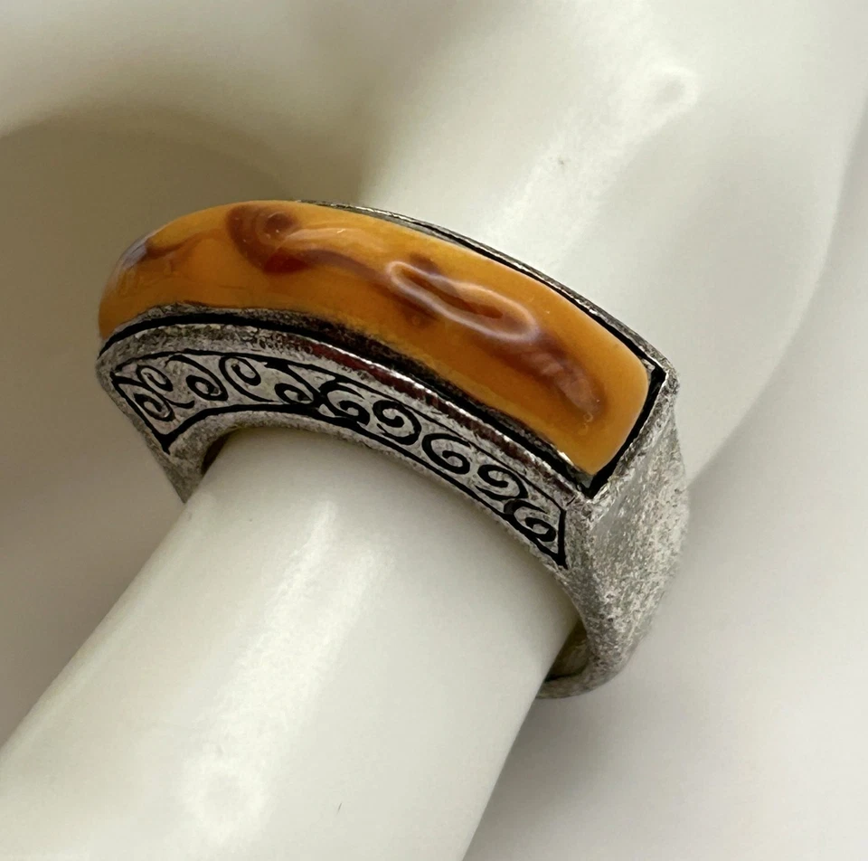 纯银宽带戒指 尺寸 7.5 黄色树脂镶嵌波西米亚工匠 13 克 — 第 3/4 张图片