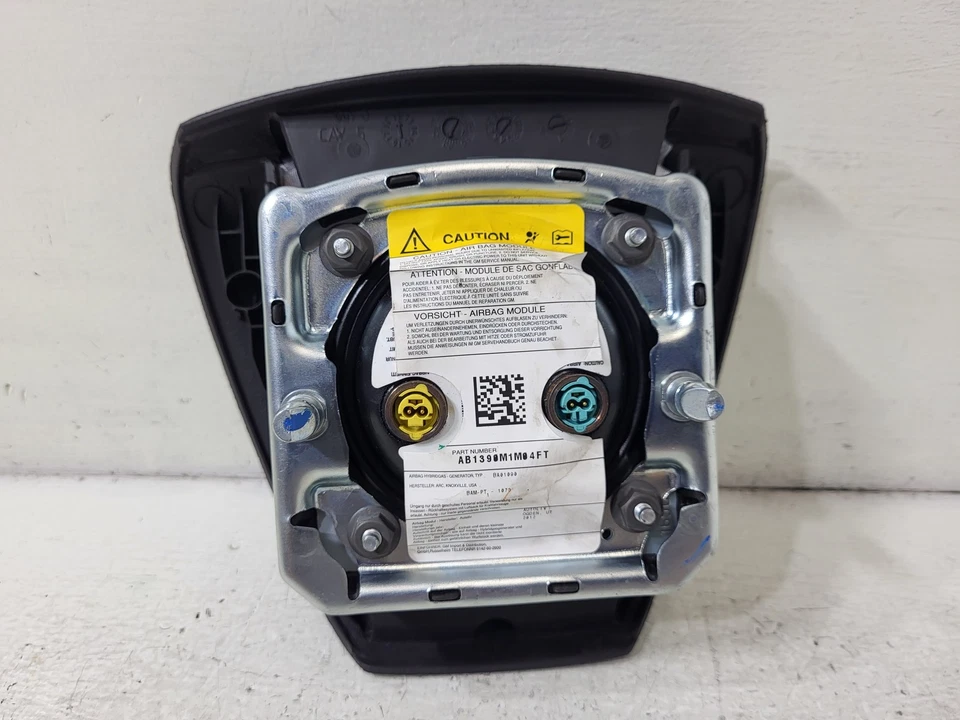 2013-2014 Cadillac Escalade Driver Wheel Airbag Air Bag OEM LKQ - Image 2 of 4