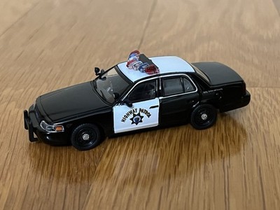 596 Model 1:64 CHP California Highway Patrol Ford Crown Victoria P71 B/W Marked