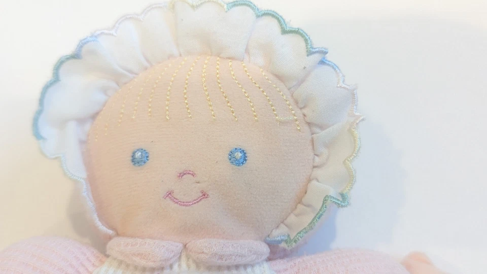 Prestigio Rosa Blanco Térmico Mi Primera Muñeca Ojales Encaje Sonajero Peluche Juguete Bebé Foto 4 de 4