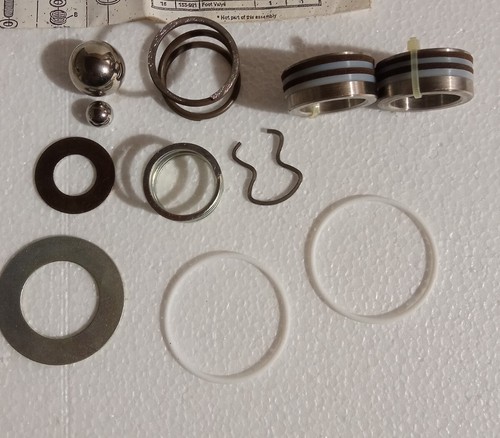 GENUINE TITAN 155-525 SERVKIT , MINOR ,PUMP , LEATHER REPAIR KIT FOR PUMP NEW - Picture 8 of 9