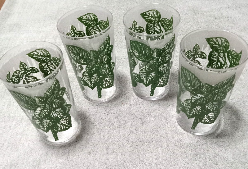 Rare Vtg Green leaf pattern textured frosted tops 16 oz drinking glass set of 4
