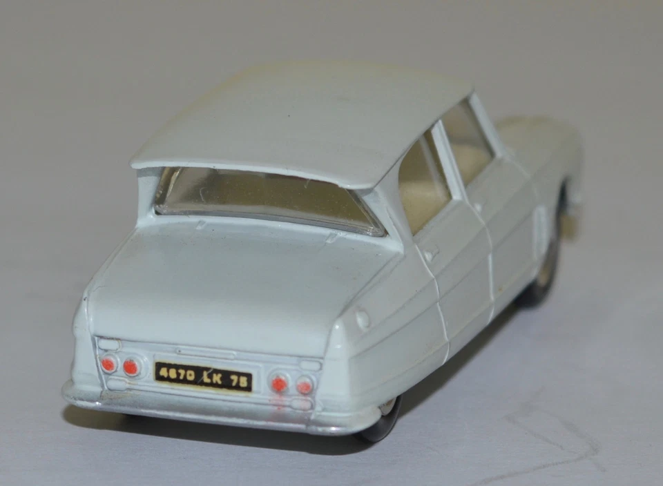 CITROEN AMI 6 / SOLIDO MODELS 1/43 / FRANCE / Off White - Light Blue -Very Nice - Image 4 of 4