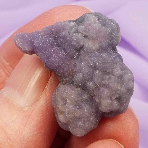 Small natural cluster Grape Agate, Chalcedony 'Take a Breath' 8.3g SN52068 - Picture 3 of 4