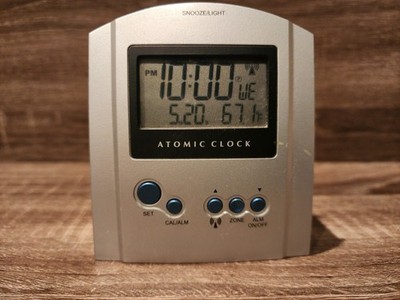 Atomic Alarm Clock Digital Temperature Display Snooze Light Silver Works M9