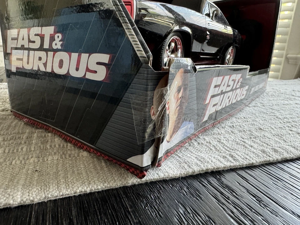 Jada 1/16 Scale 97584  - Dom's Dodge Charger R/C 2.4 GHz Fast & Furious - Image 3 of 4