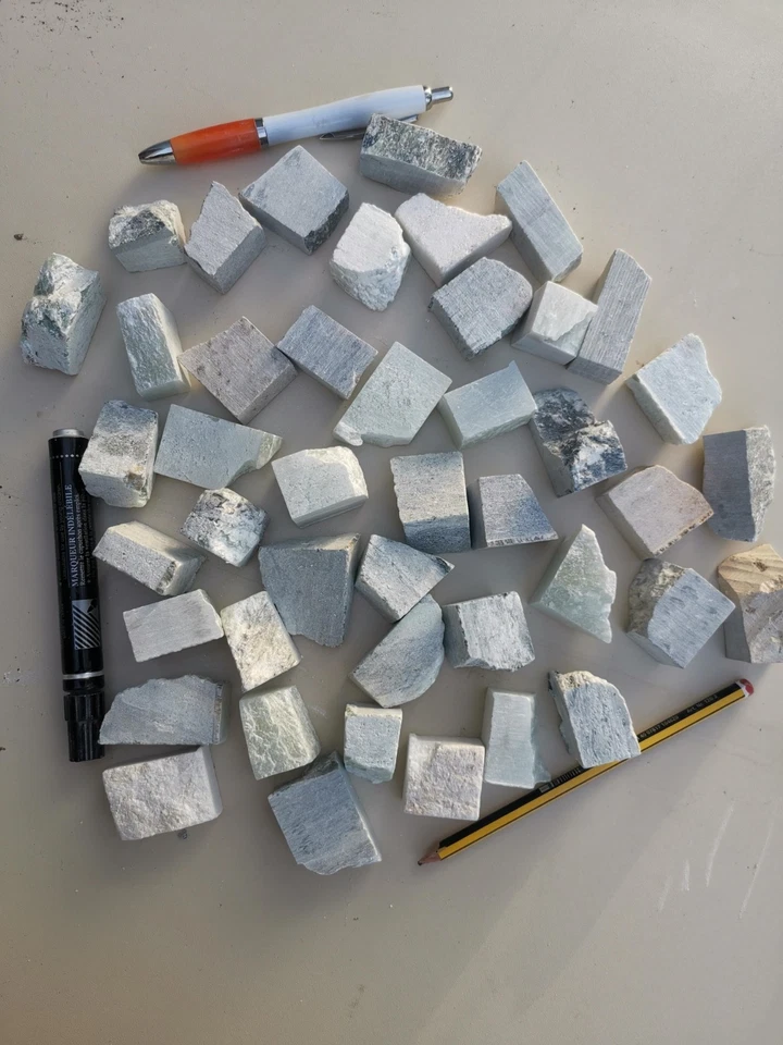 Speckstein von 40 bis 80g, insg. 2 kg gesägt, bunte Mischung für viele Anlässe - Bild 1 von 4