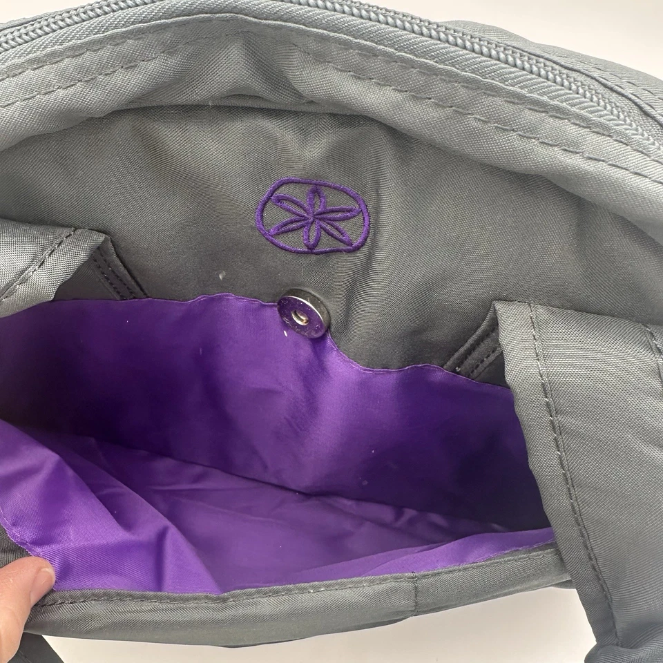Сумка для йоги Giam серая с фиолетовым внутренним ковриком держатель бутылки для воды 15x12x6 дюймов - Изображение 2 из 4
