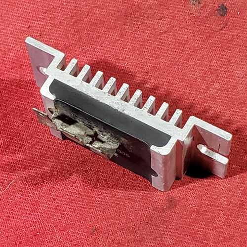 Regulador de voltaje Kawasaki 21066-7006 - Imagen 2 de 4