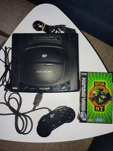 Console Sega Saturn noire PAL + 1 Jeu