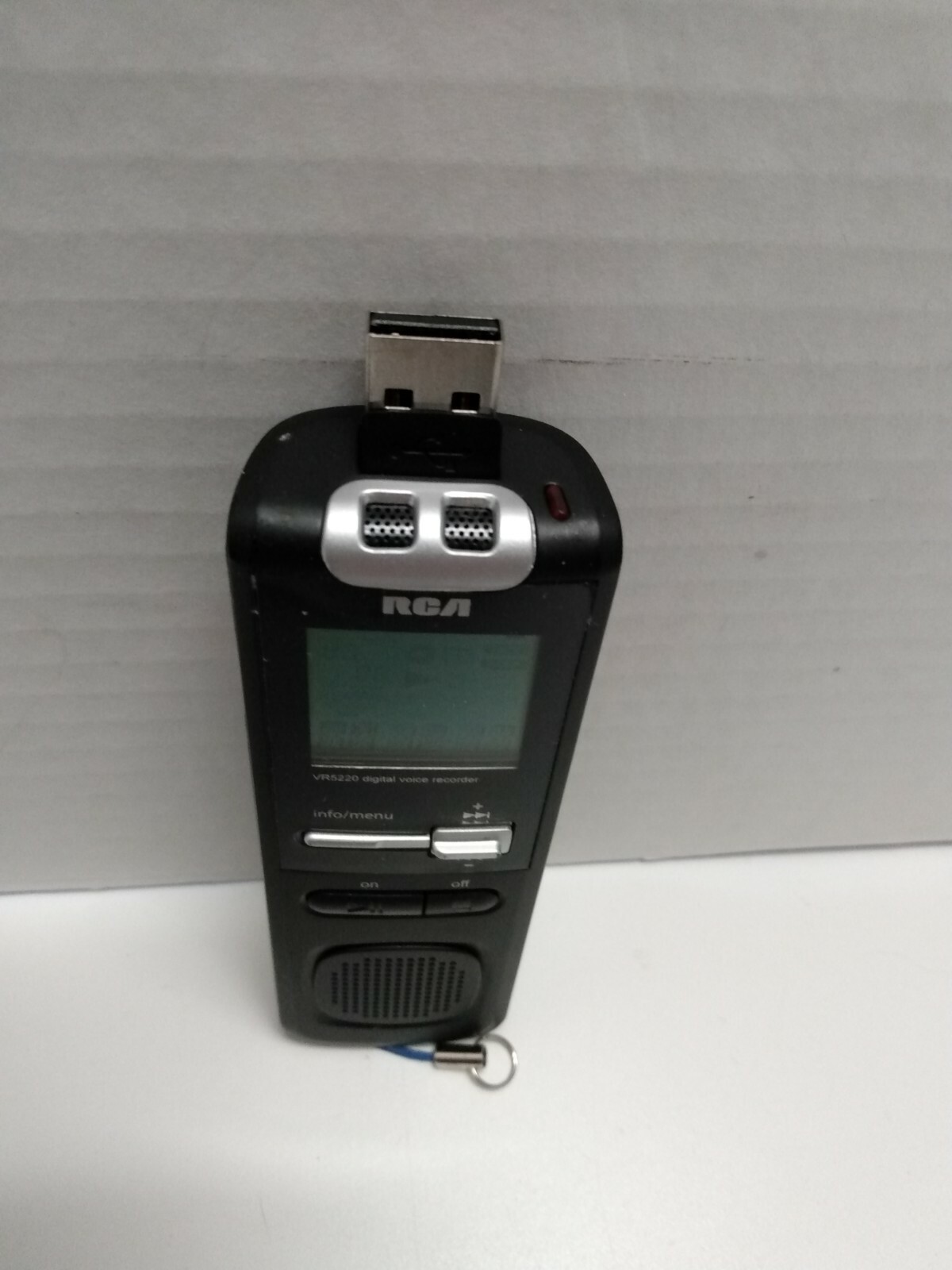 RCA VR5220 (512 MB, 200 Hours) Handheld Digital Voice Recorder